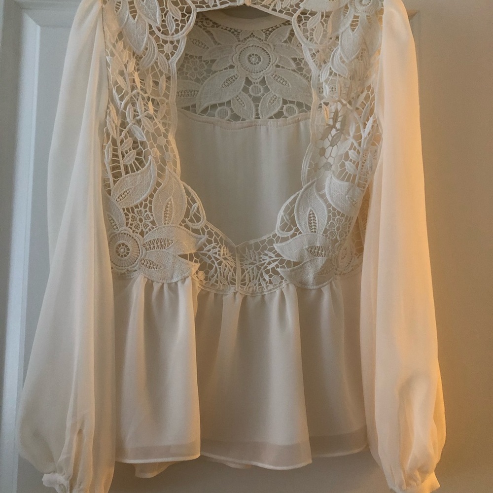 Lace 🤩, need I say more ! Perfect for a night out